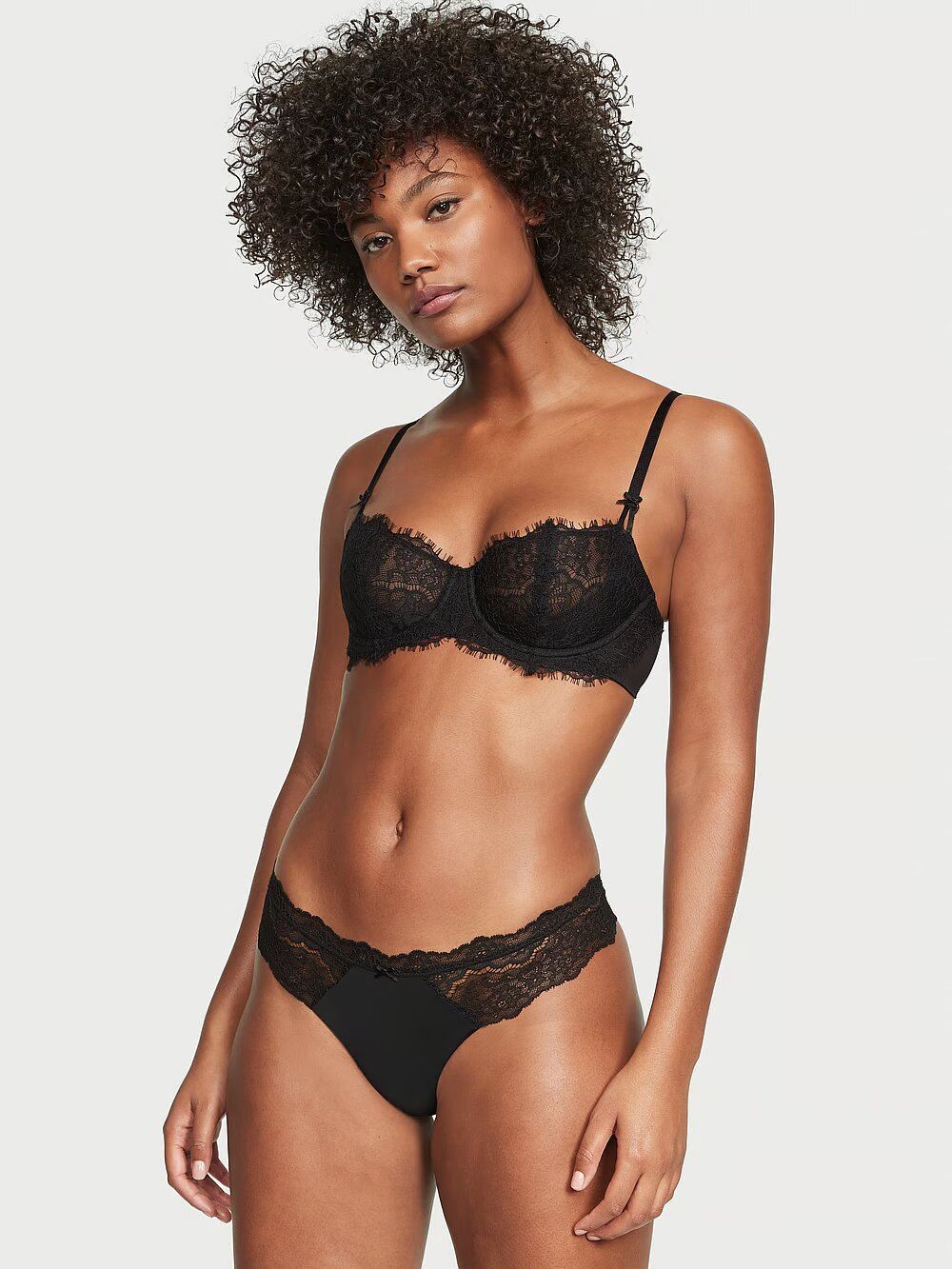 Трусики DREAM ANGELS Lace-Trim Thong Panty Victoria's Secret