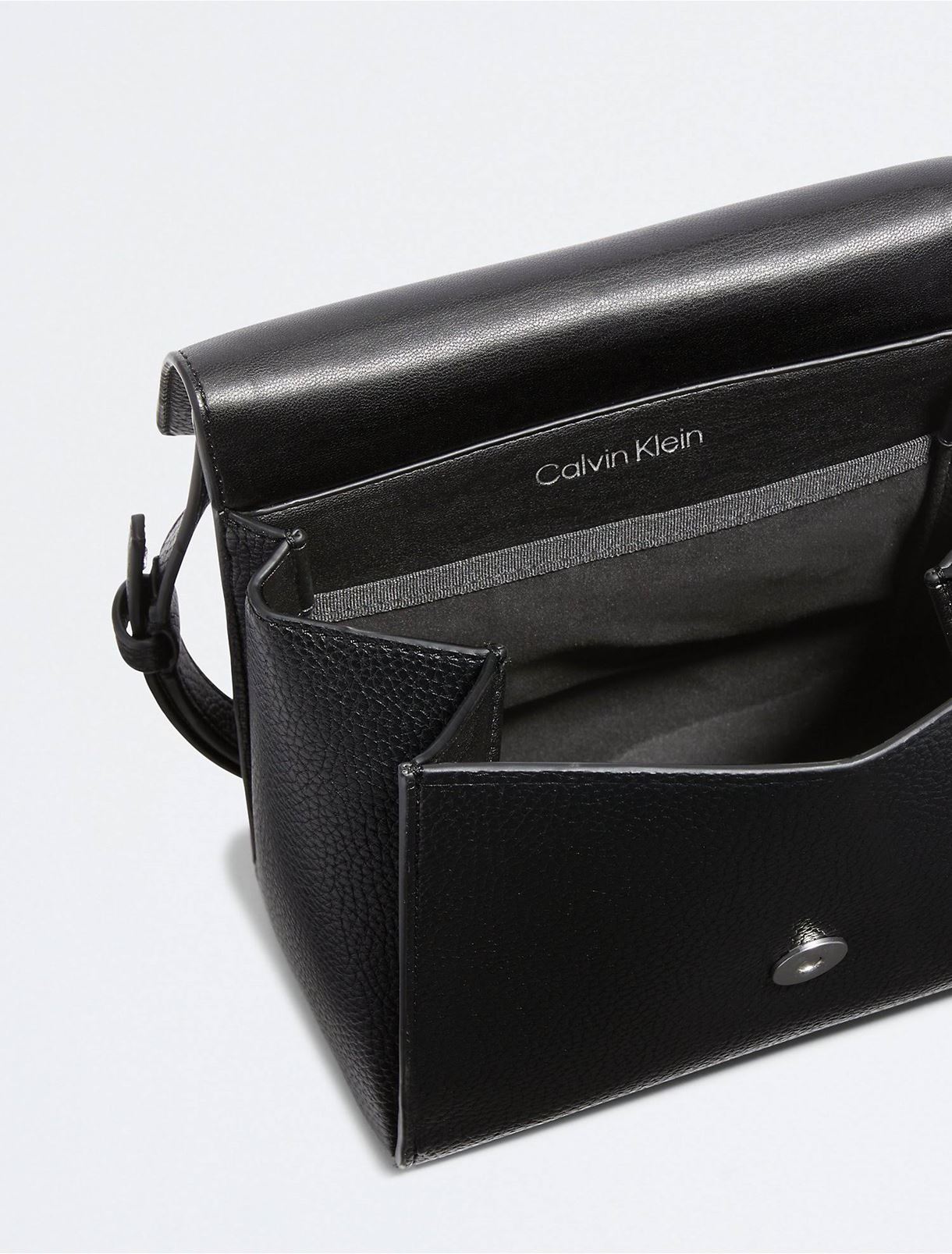 Сумка Calvin Klein Archive small square flap crossbody bag